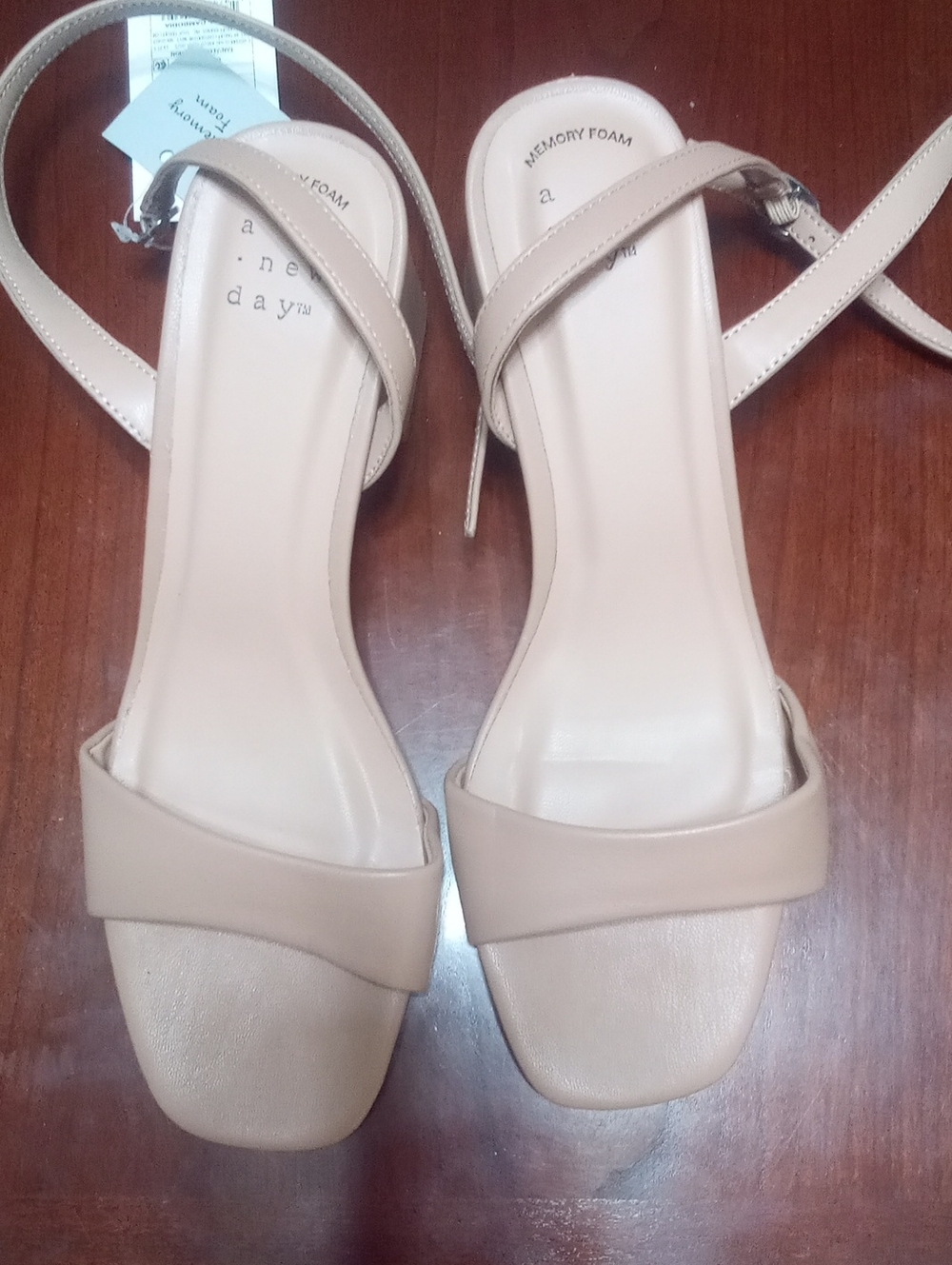 a new day Beige Strappy Memory Foam Sandals Sz 7 NWT $35 Chunky Heel